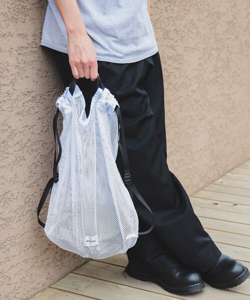 bpr BEAMS（ビーピーアール ビームス ）の「メッシュ 2WAY バッグ（バックパック/リュック・メンズ・ブラック/ホワイト・ONE SIZE）」の2枚目の写真