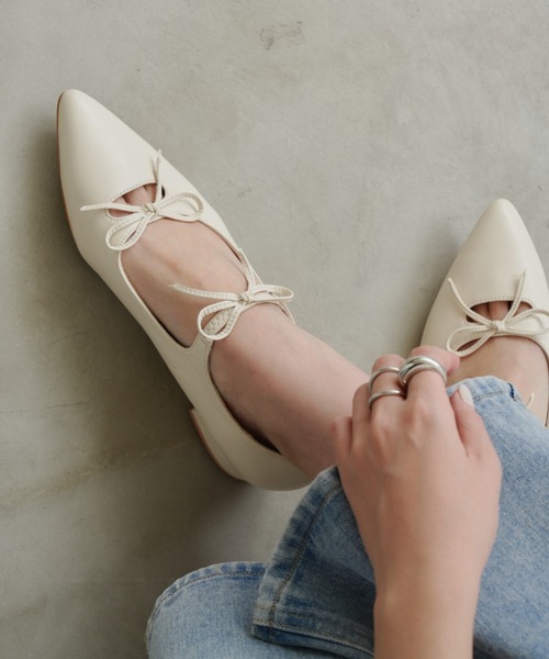 Aunt Marie's（アントマリーズ）の「ダブルリボンストラップパンプス（パンプス・レディース・シルバー/アイボリー/ブラック・L/M/S）」の2枚目の写真