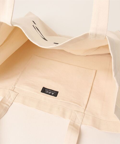 A.P.C.(アーペーセー)の「SHOPPING DANIELA BLACK LOGO(トートバッグ・メンズ・アイボリー・ONESIZE)」の4枚目の写真