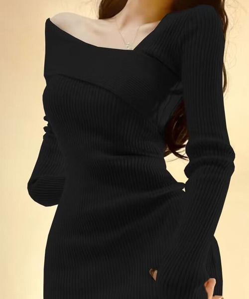 GLAMOROUS JANE（グラマラスジェーン）の「変形ネックミニワンピース（ワンピース・レディース・ブラック・FREE）」の2枚目の写真