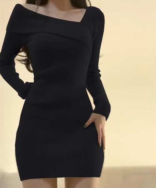 GLAMOROUS JANE（グラマラスジェーン）の「変形ネックミニワンピース（ワンピース・レディース・ブラック・FREE）」の3枚目の写真