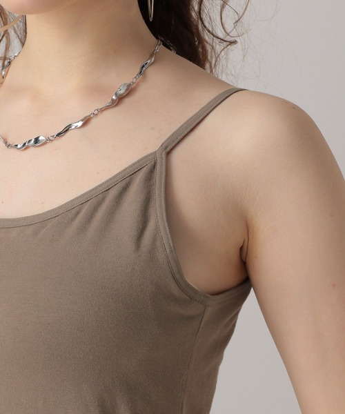 FOREVER 21（フォーエバー トゥエンティーワン）の「【2024SS】カップ付きキャミソール（キャミソール・レディース・ブラウン/アイボリー/ブラック・SMALL/MEDIUM）」の4枚目の写真