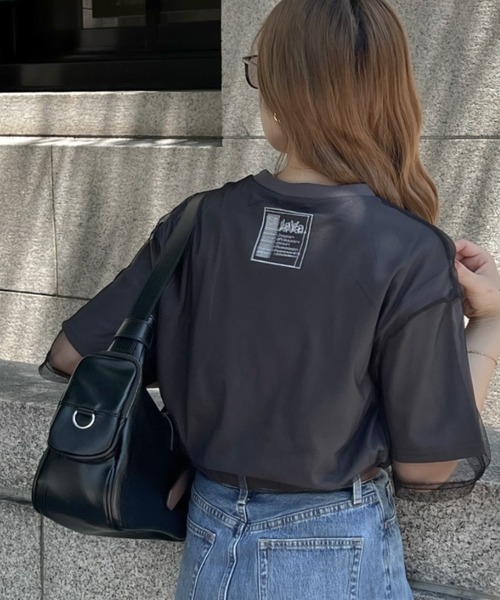 Java（ジャバ）の「《JaVa ジャバコラボ》チュールがひとさじのモード感をプラス。夏 大活躍のチュールレイヤードバックプリントシンプルTシャツ（Tシャツ/カットソー・レディース・チャコールグレー×ブラック/ホワイト×ブラック/ベージュ系その他/ピンク系その他/ホワイト×ライトグレー・X-LARGE/LARGE/MEDIUM/SMALL）」の12枚目の写真