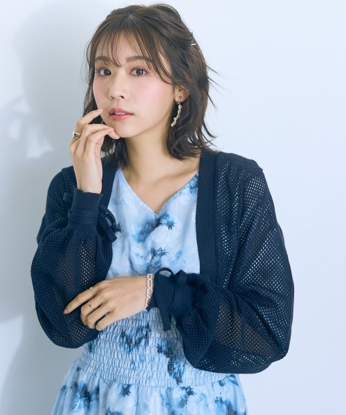 marun（マルン）の「＜大きいサイズ＞ 袖スリットデザイン花柄ワンピース marun（ワンピース・レディース・イエロー系/ブルー系/ピンク系/ネイビー系・L/LL/3L/4L/5L）」の17枚目の写真