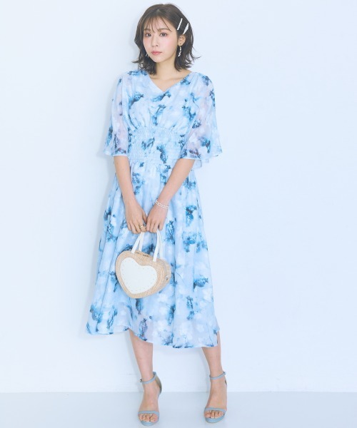 marun（マルン）の「＜大きいサイズ＞ 袖スリットデザイン花柄ワンピース marun（ワンピース・レディース・イエロー系/ブルー系/ピンク系/ネイビー系・L/LL/3L/4L/5L）」の14枚目の写真