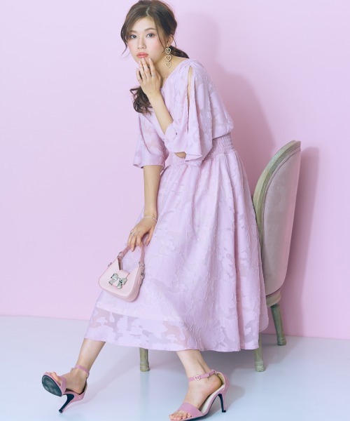 marun（マルン）の「＜大きいサイズ＞ 袖スリットデザイン花柄ワンピース marun（ワンピース・レディース・イエロー系/ブルー系/ピンク系/ネイビー系・L/LL/3L/4L/5L）」の20枚目の写真