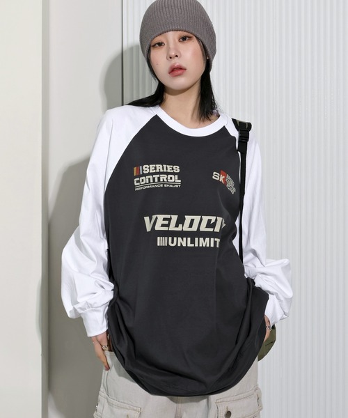 FOLLOWIN（フォロウィン）の「[UNISEX][カップルコーデおススメ!]ストリートオーバールックレタリング配色バシティ長袖ロングTシャツ（Tシャツ/カットソー・レディース・ベージュ/チャコールグレー/グレー/ブルー・FREE）」の2枚目の写真