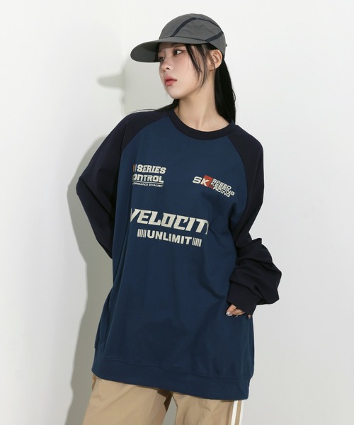 FOLLOWIN（フォロウィン）の「[UNISEX][カップルコーデおススメ!]ストリートオーバールックレタリング配色バシティ長袖ロングTシャツ（Tシャツ/カットソー・レディース・ベージュ/チャコールグレー/グレー/ブルー・FREE）」の4枚目の写真