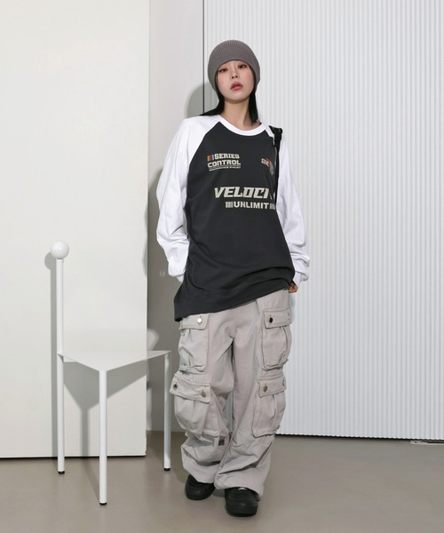 FOLLOWIN（フォロウィン）の「[UNISEX][カップルコーデおススメ!]ストリートオーバールックレタリング配色バシティ長袖ロングTシャツ（Tシャツ/カットソー・レディース・ベージュ/チャコールグレー/グレー/ブルー・FREE）」の9枚目の写真