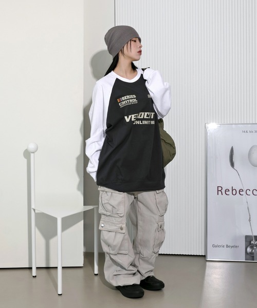 FOLLOWIN（フォロウィン）の「[UNISEX][カップルコーデおススメ!]ストリートオーバールックレタリング配色バシティ長袖ロングTシャツ（Tシャツ/カットソー・レディース・ベージュ/チャコールグレー/グレー/ブルー・FREE）」の10枚目の写真