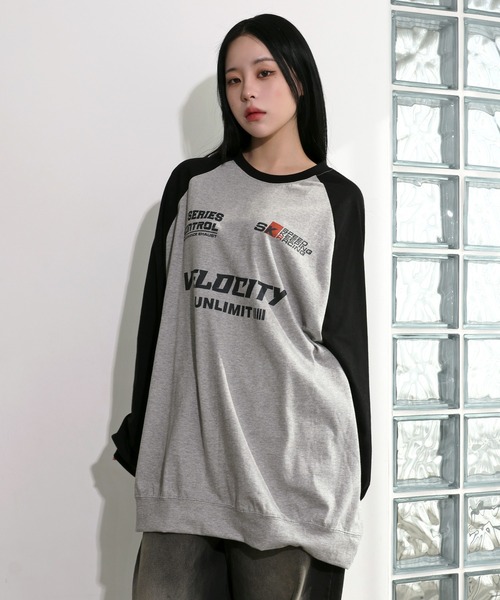 FOLLOWIN（フォロウィン）の「[UNISEX][カップルコーデおススメ!]ストリートオーバールックレタリング配色バシティ長袖ロングTシャツ（Tシャツ/カットソー・レディース・ベージュ/チャコールグレー/グレー/ブルー・FREE）」の13枚目の写真