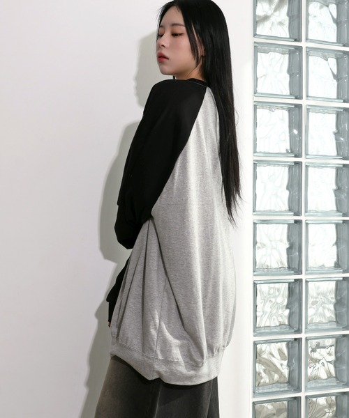 FOLLOWIN（フォロウィン）の「[UNISEX][カップルコーデおススメ!]ストリートオーバールックレタリング配色バシティ長袖ロングTシャツ（Tシャツ/カットソー・レディース・ベージュ/チャコールグレー/グレー/ブルー・FREE）」の15枚目の写真