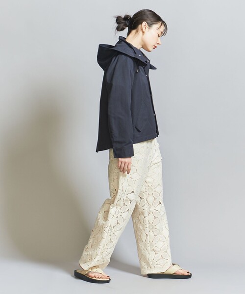 BEAUTY&YOUTH UNITED ARROWS（ビューティーアンドユースユナイテッドアローズ）の「グログランフード マウンテンパーカー -2WAY/撥水加工-（マウンテンパーカー・レディース・ベージュ/ネイビー/オフホワイト・XS/S/L/M）」の15枚目の写真