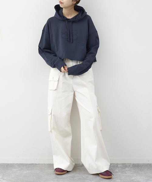 U by SPICK&SPAN（ユーバイスピックアンドスパン）の「【GANNI / ガニー】 Isoli Cropped Oversized Hoodie（パーカー・レディース・ネイビー・FREE）」の7枚目の写真