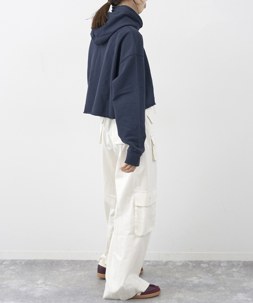 U by SPICK&SPAN（ユーバイスピックアンドスパン）の「【GANNI / ガニー】 Isoli Cropped Oversized Hoodie（パーカー・レディース・ネイビー・FREE）」の9枚目の写真