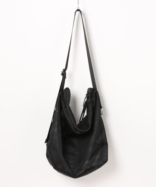 ADAM PATEK(アダムパテック)の「《ADAM PATEK》 mesh shoulder bag/メッシュショルダーバッグ(ショルダーバッグ・メンズ・ブラック・FREE)」の2枚目の写真