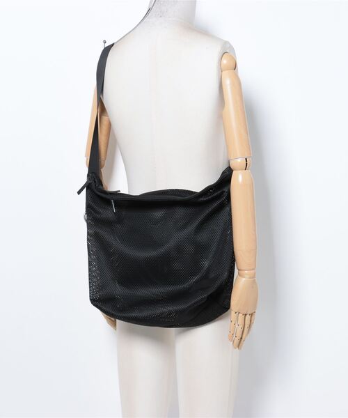 ADAM PATEK(アダムパテック)の「《ADAM PATEK》 mesh shoulder bag/メッシュショルダーバッグ(ショルダーバッグ・メンズ・ブラック・FREE)」の5枚目の写真