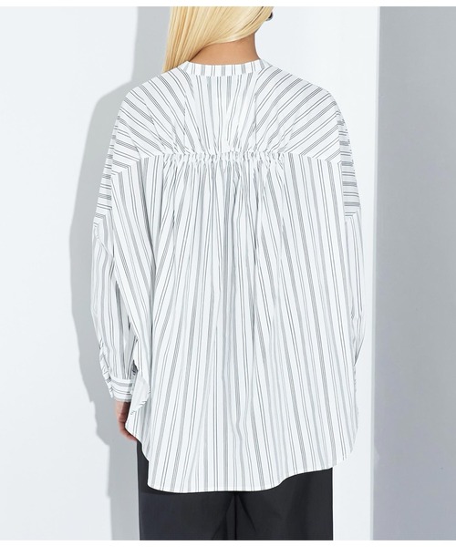 Settimissimo（セッティミッシモ）の「スパンバック ギャザ-デザイン ブラウス シャツ 長袖（シャツ/ブラウス・レディース・ホワイト×ブラック/グレー・FREE）」の5枚目の写真