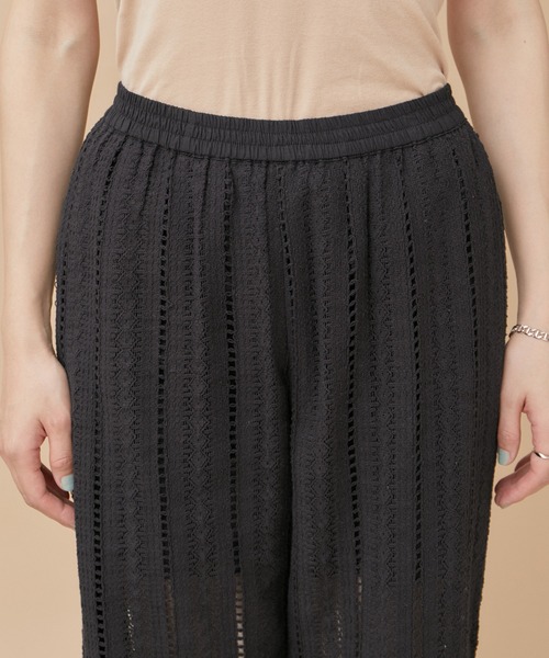 le cercle ADAM ET ROPE'（ルセルクルアダムエロペ）の「ストライプレースソフトフレアパンツ（その他パンツ・レディース・ブラック/オフホワイト・FREE）」の4枚目の写真