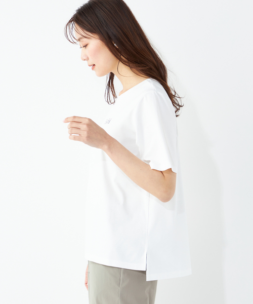 A/C DESIGN BY ALPHA CUBIC(エーシーデザインバイアルファキュービック)の「【接触冷感】ロゴプリントTシャツ(Tシャツ/カットソー・レディース・オフホワイト/ライトグレー/レッド・M/L)」の4枚目の写真