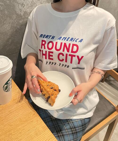 WEGO（ウィゴー）の「WEGO/ヴィンテージライクグラフィックTシャツ（Tシャツ/カットソー・レディース・ホワイト系その他/スミクロ/ブルー/ホワイト・FREE）」の5枚目の写真