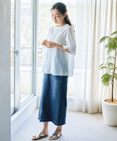 and myera(アンド マイラ)の「and myera 台形のデニムスカート(デニムスカート・レディース・ブルー・MEDIUM/LARGE/X-LARGE/SMALL)」の3枚目の写真
