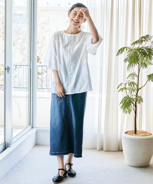 and myera(アンド マイラ)の「and myera 台形のデニムスカート(デニムスカート・レディース・ブルー・MEDIUM/LARGE/X-LARGE/SMALL)」の2枚目の写真