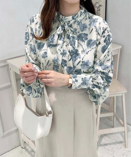 raffime（ラフィミー）の「ボウタイ取り外しブラウス（シャツ/ブラウス・レディース・ブラック/ブルー・フリー）」の2枚目の写真