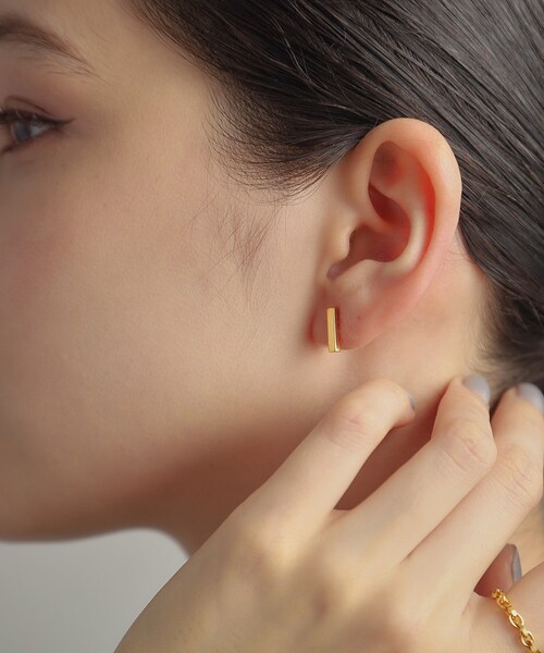 COCOSHNIK ONKITSCH(ココシュニックオンキッチュ)の「シルバー レクタングル スタッドピアス GP(ピアス(両耳用)・レディース・ゴールド・00)」の12枚目の写真