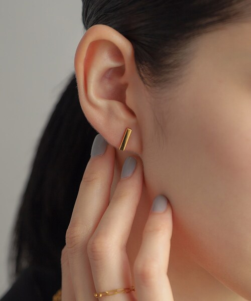 COCOSHNIK ONKITSCH(ココシュニックオンキッチュ)の「シルバー レクタングル スタッドピアス GP(ピアス(両耳用)・レディース・ゴールド・00)」の13枚目の写真