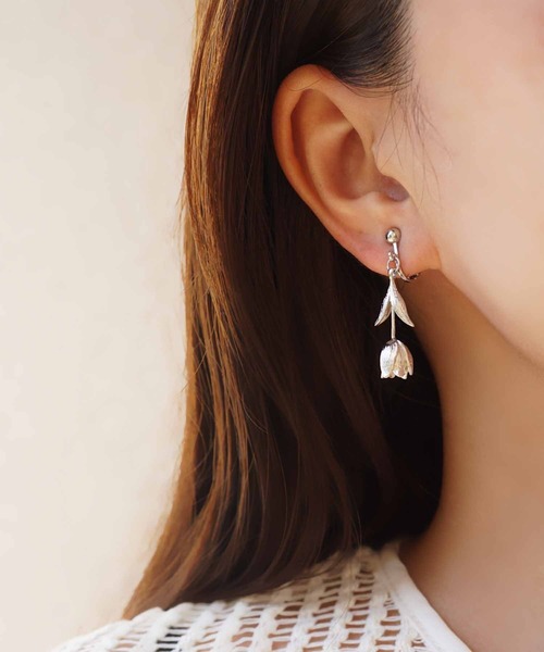 CERCA(チェルカ)の「saran jewelry/キュート フラワー イヤリング(イヤリング・レディース・ゴールド/シルバー・FREE)」の1枚目の写真