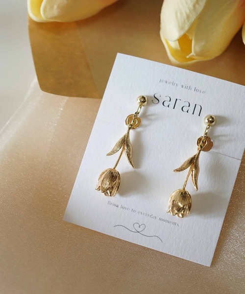 CERCA(チェルカ)の「saran jewelry/キュート フラワー イヤリング(イヤリング・レディース・ゴールド/シルバー・FREE)」の2枚目の写真