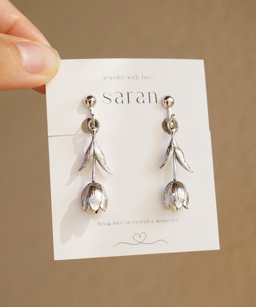 CERCA(チェルカ)の「saran jewelry/キュート フラワー イヤリング(イヤリング・レディース・ゴールド/シルバー・FREE)」の5枚目の写真