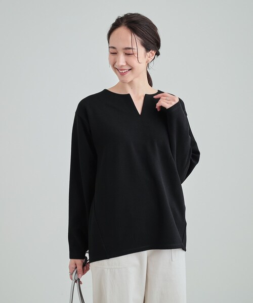 SHOO・LA・RUE（シューラルー）の「【洗える/S-LL】洗濯後しわになりにくい 首元すっきりキーネックトップス（Tシャツ/カットソー・レディース・ライトグレー/ブラウン系/ブラック・04/03/02/01）」の9枚目の写真