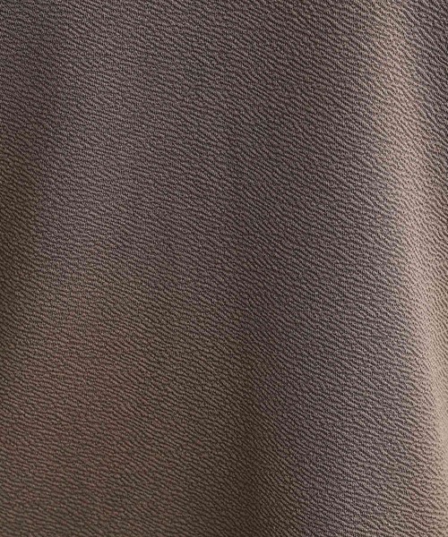 SHOO・LA・RUE（シューラルー）の「【洗える/S-LL】洗濯後しわになりにくい 首元すっきりキーネックトップス（Tシャツ/カットソー・レディース・ライトグレー/ブラウン系/ブラック・04/03/02/01）」の16枚目の写真