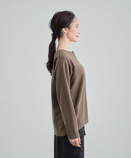 SHOO・LA・RUE（シューラルー）の「【洗える/S-LL】洗濯後しわになりにくい 首元すっきりキーネックトップス（Tシャツ/カットソー・レディース・ライトグレー/ブラウン系/ブラック・04/03/02/01）」の18枚目の写真