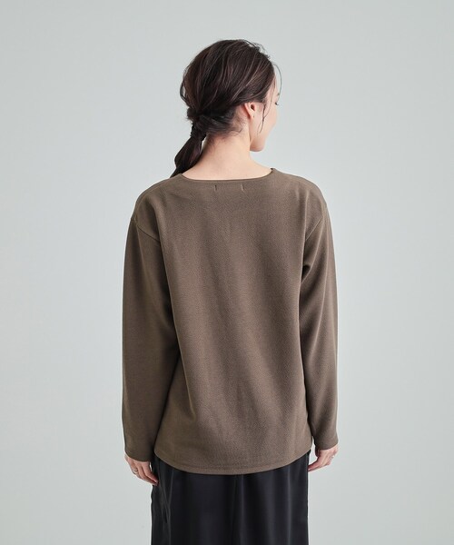 SHOO・LA・RUE（シューラルー）の「【洗える/S-LL】洗濯後しわになりにくい 首元すっきりキーネックトップス（Tシャツ/カットソー・レディース・ライトグレー/ブラウン系/ブラック・04/03/02/01）」の19枚目の写真