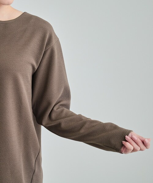 SHOO・LA・RUE（シューラルー）の「【洗える/S-LL】洗濯後しわになりにくい 首元すっきりキーネックトップス（Tシャツ/カットソー・レディース・ライトグレー/ブラウン系/ブラック・04/03/02/01）」の21枚目の写真