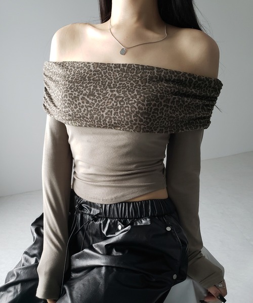 me+em select（ミームセレクト）の「【 ２color 】レオパードワイドオフショルカットソートップス ／ leopard wide off-shoulder cutsew tops（Tシャツ/カットソー・レディース・ブラウン/グレー・FREE）」の17枚目の写真
