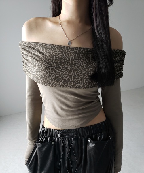 me+em select（ミームセレクト）の「【 ２color 】レオパードワイドオフショルカットソートップス ／ leopard wide off-shoulder cutsew tops（Tシャツ/カットソー・レディース・ブラウン/グレー・FREE）」の13枚目の写真