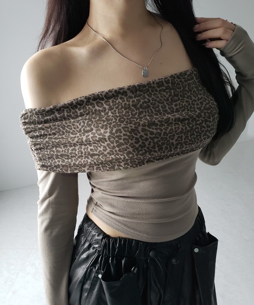 me+em select（ミームセレクト）の「【 ２color 】レオパードワイドオフショルカットソートップス ／ leopard wide off-shoulder cutsew tops（Tシャツ/カットソー・レディース・ブラウン/グレー・FREE）」の15枚目の写真