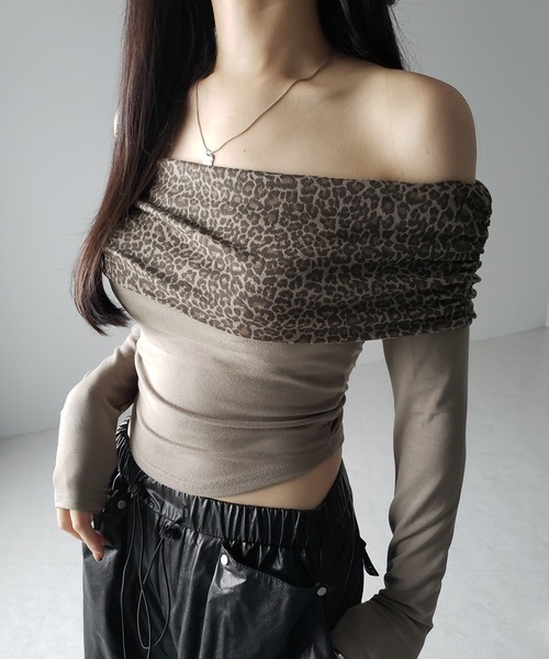 me+em select（ミームセレクト）の「【 ２color 】レオパードワイドオフショルカットソートップス ／ leopard wide off-shoulder cutsew tops（Tシャツ/カットソー・レディース・ブラウン/グレー・FREE）」の12枚目の写真