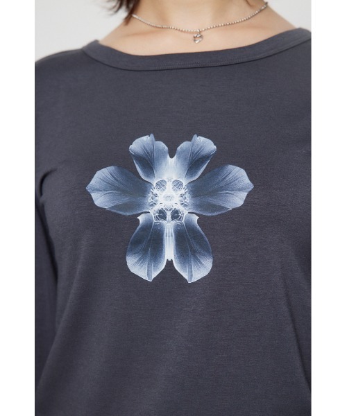 LAGUA GEM(ラグアジェム)の「FLOWER PRINT ロングTシャツ(Tシャツ/カットソー・レディース・ブラウン/ブラック/チャコールグレー・FREE)」の7枚目の写真