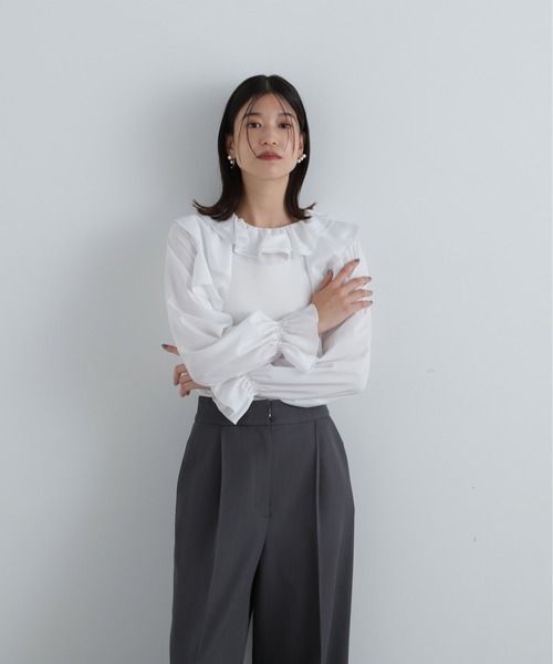 N.(N. Natural Beauty Basic)(エヌエヌナチュラルビューティーベーシック)の「ダブルフリルカラーブラウス(シャツ/ブラウス・レディース・オフホワイト/ブルー・MEDIUM)」の3枚目の写真