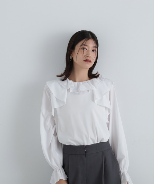 N.(N. Natural Beauty Basic)(エヌエヌナチュラルビューティーベーシック)の「ダブルフリルカラーブラウス(シャツ/ブラウス・レディース・オフホワイト/ブルー・MEDIUM)」の4枚目の写真
