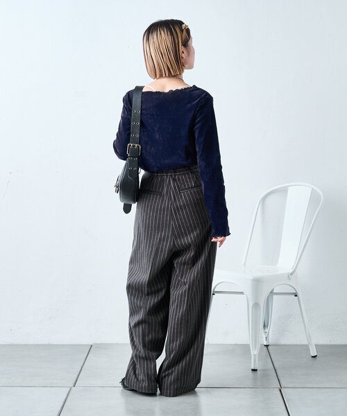 w closet（ダブルクローゼット）の「ベロアシアーカットソー（Tシャツ/カットソー・レディース・アイボリー/ブラック/ネイビー・FREE）」の12枚目の写真