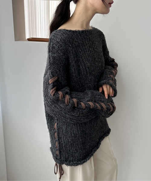 feepur（フェピュール）の「【ハンドウォッシャブル】レースアップオーバーニット（ニット/セーター・レディース・アイボリー/ブラック/グレー・MEDIUM）」の4枚目の写真