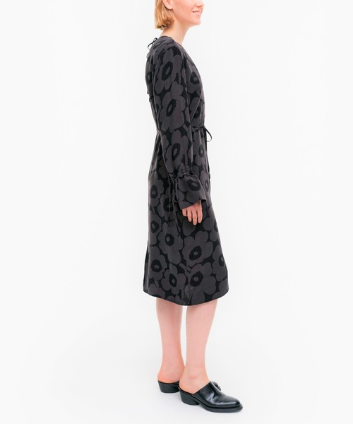 marimekko(マリメッコ)の「Lahjat Unikko / dress(ワンピース・レディース・ブラック・36/34/38)」の3枚目の写真