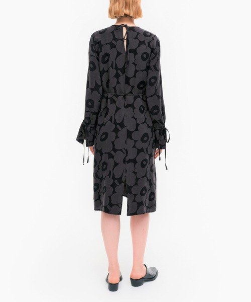 marimekko(マリメッコ)の「Lahjat Unikko / dress(ワンピース・レディース・ブラック・36/34/38)」の17枚目の写真