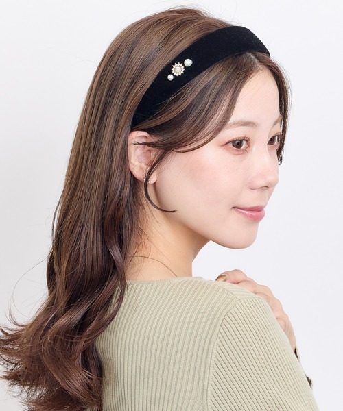 セール】ZOZOTOWN限定 パールビジュー付きベロアカチューシャ